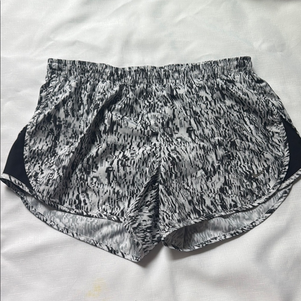 Nike Black and White Athletic Shorts Sz M